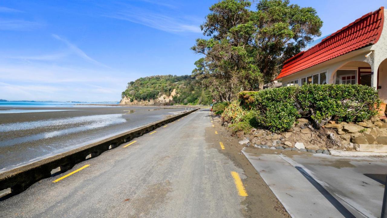 Beachside Bliss - Waiwera Beachfront Holiday Home Orewa Exterior photo