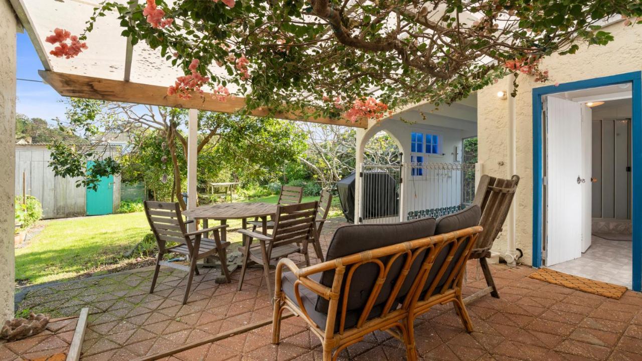 Beachside Bliss - Waiwera Beachfront Holiday Home Orewa Exterior photo