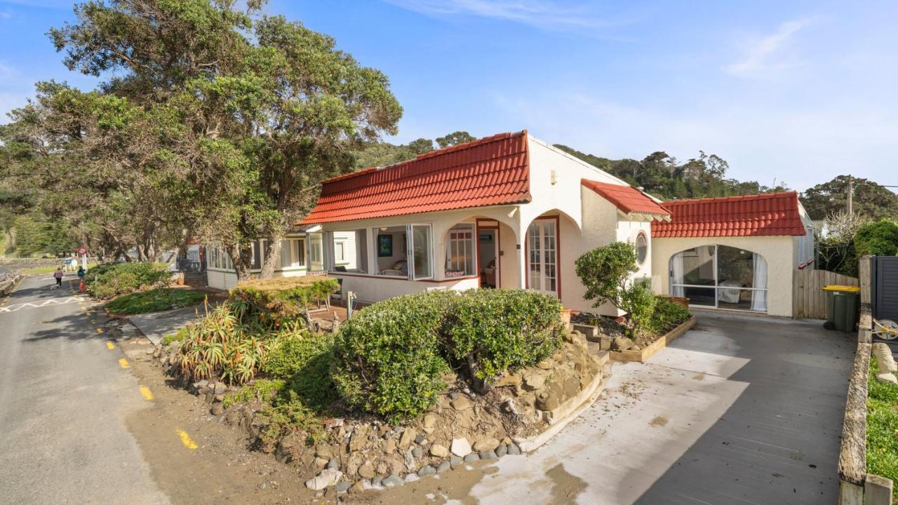 Beachside Bliss - Waiwera Beachfront Holiday Home Orewa Exterior photo