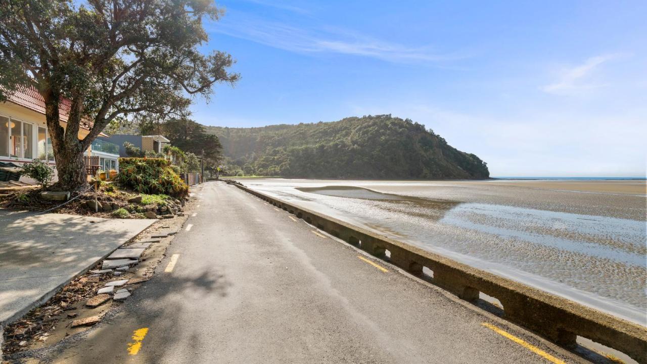 Beachside Bliss - Waiwera Beachfront Holiday Home Orewa Exterior photo